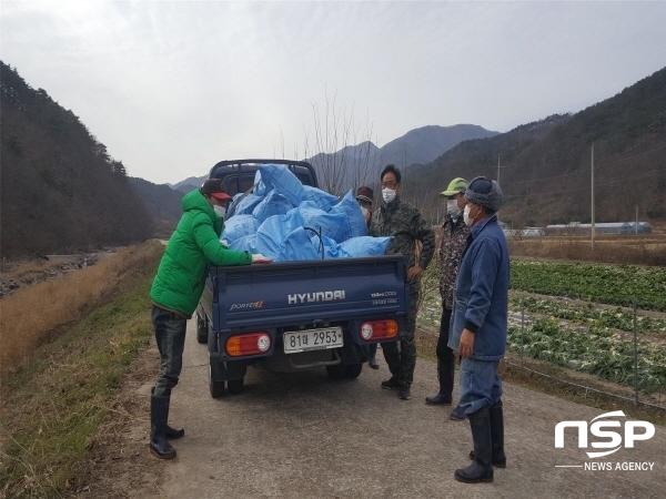 NSP통신-영덕군 달산면이 지난 1일부터 12일까지 하천변 환경 정화 활동을 대대적으로 추진해 총 5톤의 쓰레기를 수거했다. (영덕군)