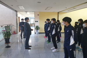 [NSP PHOTO]경산교육지원청, 학교운동부 방문 땀방울 닦아준다