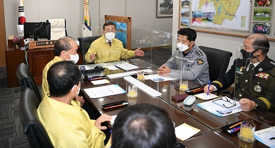 NSP통신-▲예산군이 코로나19 확산방지를 위한 주요기관장 긴급 대책회의를 개최했다. (예산군)