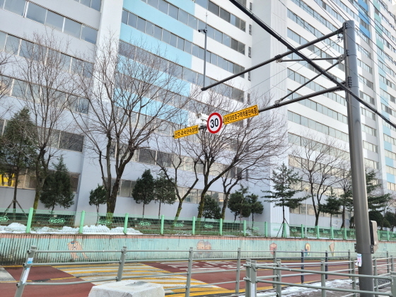 NSP통신-용인시 기흥구 공세동 기흥초등학교 일대 교통단속카메라 모습. (용인시)