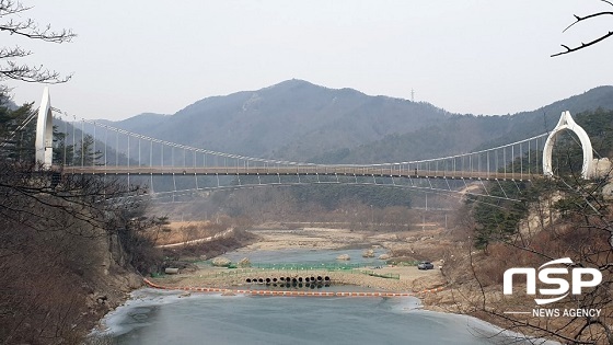 [NSP PHOTO]정읍시, 흔들흔들 스릴 만끽 구절초 출렁다리 준공