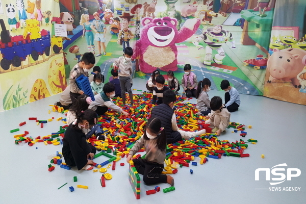 NSP통신-경상북도교육청은 31일 2020년 유아교육발전 유공 교원 36명과 우수기관 7개 유치원에 대해 부총리 겸 교육부 장관 및 교육감 표창을 했다. (경상북도교육청)