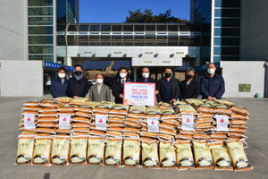 [NSP PHOTO]트루파인더, 봉화군에 이웃돕기 쌀 300포 기탁