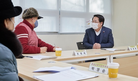 NSP통신-▲오세현 시장이 대한노인회 아산시지회와 아산시노인종합복지관을 방문했다. (아산시)