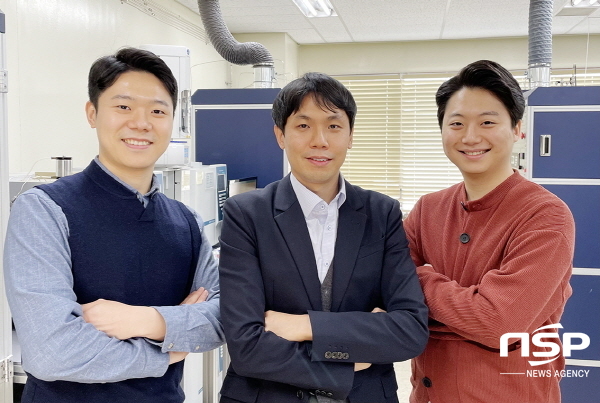 NSP통신-사진 왼쪽부터 포스텍 화학공학과 송병주씨, 윤용주 교수, 정일준씨 (포스텍)