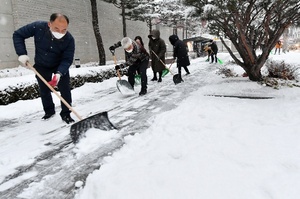 [NSP PHOTO]수원시, 대설 안전사고 대비 제설작업 총력