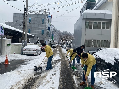 [NSP PHOTO]진안군, 대설특보에 이면도로 제설작업 총력