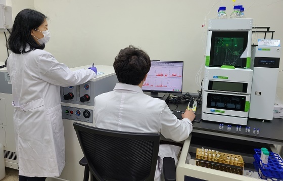 NSP통신-▲충남도 수산자원연구소가 수산물 안전성조사를 확대한다. (충남도)