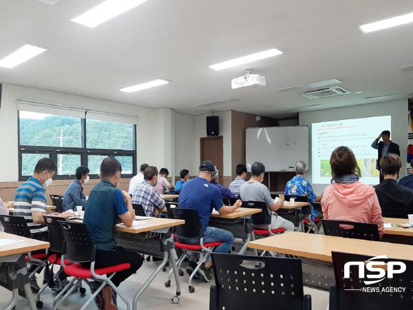 NSP통신-청송군은 효율적인 병해충 예찰·방제 체계를 구축해 농작물의 피해를 최소화하고 안전한 생산을 위해 지난 20일부터 오는 2월 18일까지 농작물 병해충 예찰·방제 단원 16명을 모집한다.벼 병해충 예찰교육 모습 (청송군)