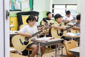 [NSP PHOTO]광주 동구, 관내 초등생 대상 통기타 교실 운영