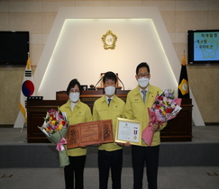 [NSP PHOTO]의성군의회 지무진 의원·박화자 의회 운영위원장, 의정봉사상 수상