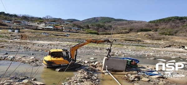 NSP통신-울진군은 최근 기상이변으로 인한 심각한 가뭄에 대비하고 농업인의 안정적인 영농준비를 위해 농업기반시설정비 사업으로 금년 4월말까지 영농환경을 개선한다. (울진군)