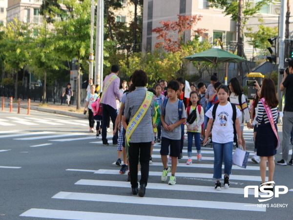 NSP통신-경상북도교육청은 학교생활 안전망 구축으로 안전하고 믿음직한 학교 환경 조성을 위해 신학기부터 초·중·고·특수학교 804개교에 배움터지킴이 1088명을 배치한다고 1일 밝혔다. (경상북도교육청)