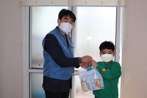 [NSP PHOTO]광양제철소, 직접 만든 코로나 안전 키트 지역 아동 150명에게 선물