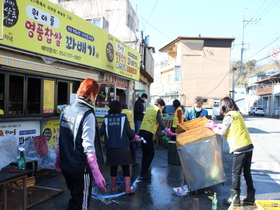 [NSP PHOTO]울진군 자원봉사자, 화재가구 피해복구 활동