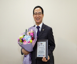 [NSP PHOTO]경상북도의회 기획경제위원회 김수문 의원, 2020 대한민국 사회발전대상 수상