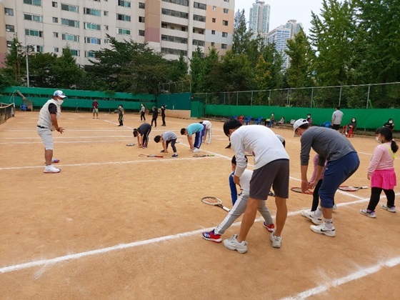 NSP통신-목동5단지, 가족과 함께 하는 청소년 테니스 교실 (양천구)