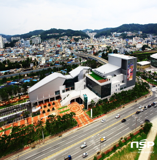 NSP통신-안동문화예술의전당은 안동시에 거주하는 20세 이상 일반인을 대상으로 진행하는 성인 오케스트라 예술교육프로그램 마카다 안동 오케스트라의 신규단원을 모집한다. (안동시)