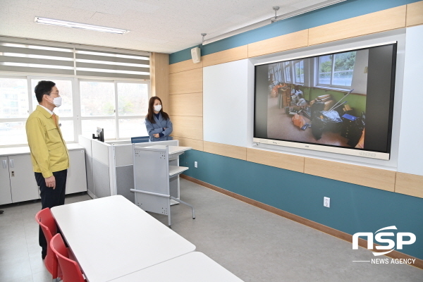 NSP통신-임종식 경상북도교육감은 25일 경주 황남초등학교, 포항여자중학교 등 일선 학교를 방문해 신학기 대비 학교 안전관리 실태 확인과 구성원 의견을 수렴했다. (경상북도교육청)