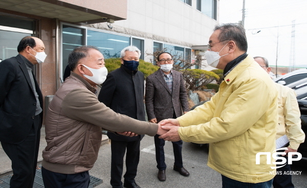 NSP통신-구미시는 25일 법인택시 및 노조 대표 7명과 함께 구미택시에서 코로나19에 대응하는 업계의 애로사항을 청취하는 소통 간담회를 개최했다. (구미시)