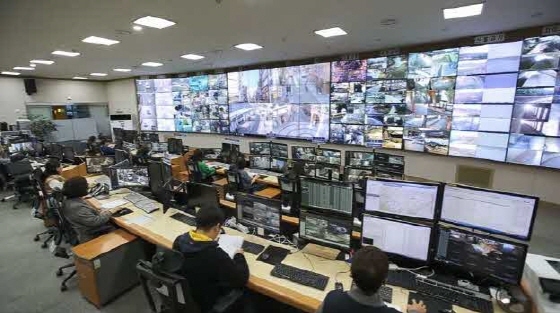 NSP통신-수원시 도시안전통합센터의 CCTV 상황실 모습. (수원시)