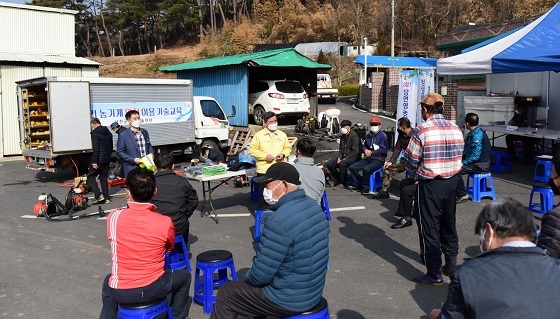 NSP통신-▲서천군이 찾아가는 농기계 순회수리 및 안전사용 교육을 진행한다. (서천군)