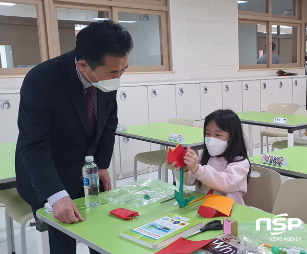 NSP통신-구미교육지원청은 지난 7일부터 8일까지 초등학교를 방문해 신학기 초등돌봄교실 상황을 살피고 돌봄이 안정적으로 운영될 수 있도록 지원했다. (구미교육지원청)