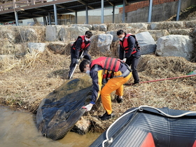 [NSP PHOTO]구미소방서 공무원직장협의회, 낙동강 환경정화 봉사활동