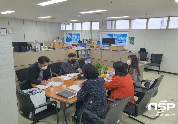 NSP통신-울진군은 지난 10일 울진비행장을 방문해 한국공항공사 울진운영단과 보건소 보건사업 활성화 기반 구축을 위한 간담회를 개최했다. (울진군)