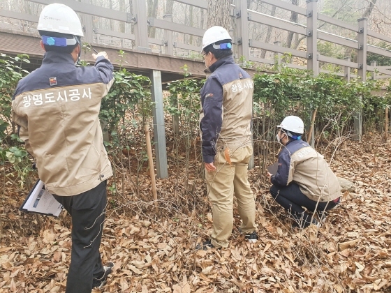 NSP통신-광명도시공사가 해빙기를 맞아 18개 시설물을 대상으로 안전점검을 실시하고 있다. (광명도시공사)