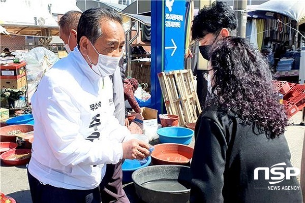 NSP통신-순천 아랫장에서 선거운동을 하고 있는 전남도의원 무소속 주윤식 후보 (주윤식 후보 사무실)