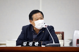 [NSP PHOTO]김진관 수원시의원 대표발의 소상공인 재난지원금 지원 공포