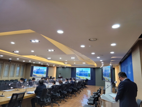 NSP통신-25일 시청 종합상황실에서 공동주택 디자인 향상 방안 연구 용역 중간보고회가 진행되고 있다. (평택시)