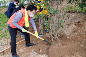 [NSP PHOTO]장흥군, 탐진강 향기숲 공원 조성 나무심기 식목 행사 실시