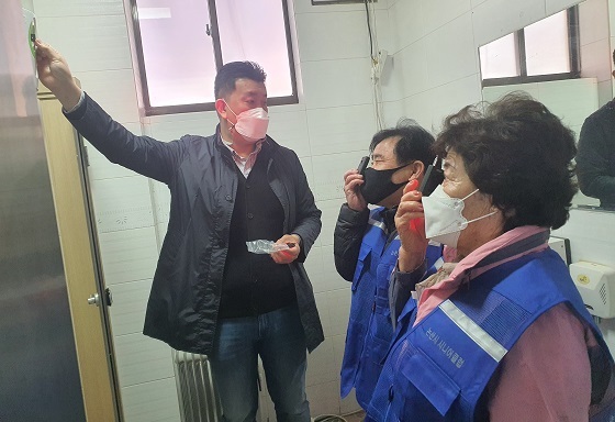 NSP통신-▲논산시가 시니어 몰래카메라 탐지사업을 추진한다. (논산시)