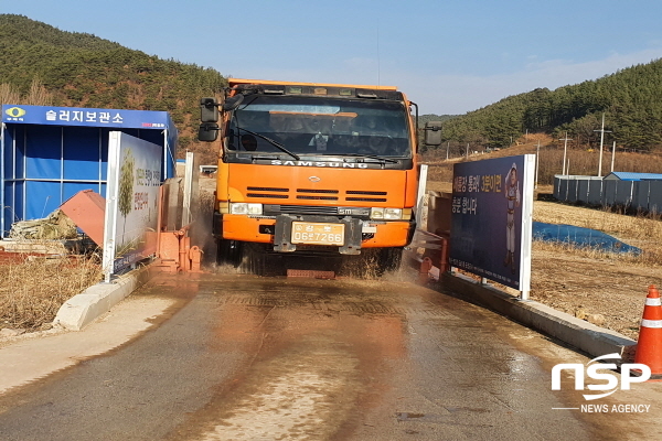 NSP통신-청송군이 전국 최고의 맑고 깨끗한 환경을 유지·보호하기 위해 지난 지난 12일부터 16일까지 건설폐기물 배출 공사현장 및 대기배출시설 지도 점검을 실시했다. (청송군)