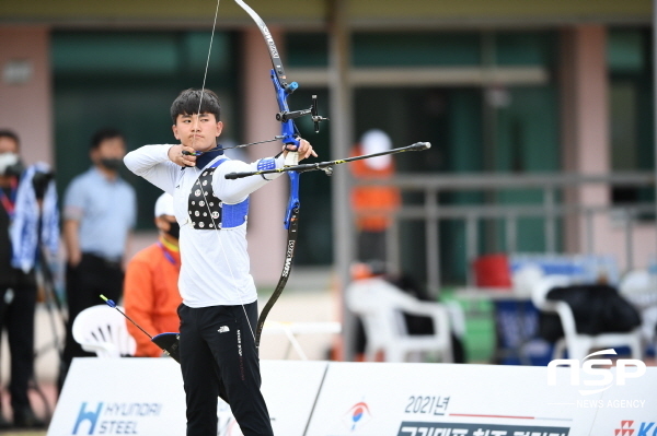 NSP통신-고교 신궁으로 불리는 예천 경북일고 김제덕 선수가 지난 23일 강원도 원주양궁장에서 개최된 2021년도 양궁 국가대표 최종 2차 평가전에서 3위로 통과해 오는 7월 개최되는 도쿄 올림픽 출전권을 획득했다 (예천군)