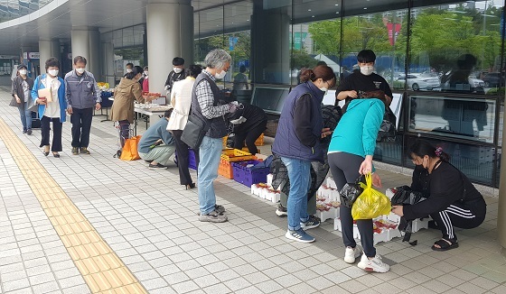 NSP통신-▲천안시가 농산물 직거래 금요장터를 운영한다. (천안시)