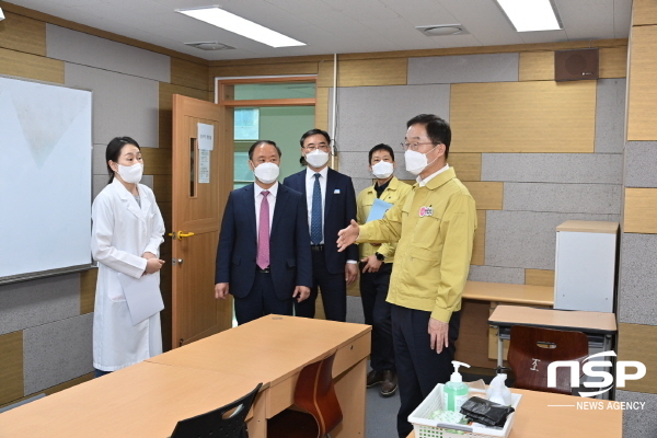 NSP통신-경상북도교육청은 지난 26일부터 오는 5월 11일까지 안전한 등교수업을 위해 간부공무원의 코로나19 특별방역 현장점검을 실시하고 있다. (경상북도교육청)