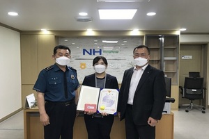 [NSP PHOTO]순천경찰, 전화금융사기 예방한 금융기관 직원에게 감사장 전달