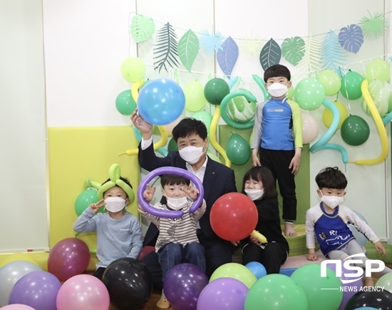 NSP통신-장석웅 전남교육감이 4일 제99회 어린이날 앞두고 격려 방문한 꿈자람 어린이집, (전남교육청)