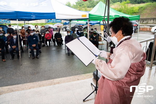 NSP통신-구미시에서는 지난 10일 지역민과 도시의원 관계자 30여명이 참석해 해평면 해평리 해평하리(海平下里) 이야기와 무을면 무등1리 소소대락(小疏大樂), 작은 소통 큰 즐거움의 인문마을공동체 지정을 축하하는 현판제막식을 개최했다. (구미시)