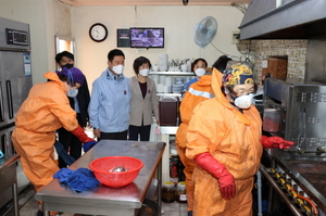 [NSP PHOTO]이강덕 포항시장, 해도7080 먹거리 골목 활성화 지원 위해 현장방문