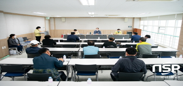 NSP통신-구미시는 지난 17일 환경자원화시설 주민편익시설에서 송백주민협의회 임원 10명이 참석한 가운데 환경자원화시설 화재 재발 방지 대책 마련을 위한 주민간담회를 개최했다. (구미시)