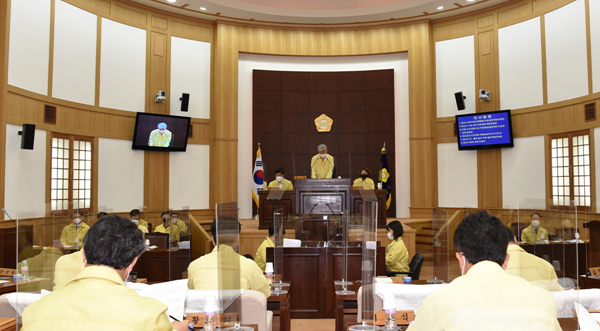 NSP통신-경산시의회는 제227회 임시회에서 12건의 안건과 일본 후쿠시마 원전 오염수 해양방류 결정 규탄 및 철회 결의문 채택 등을 처리하고 폐회했다 (경산시)