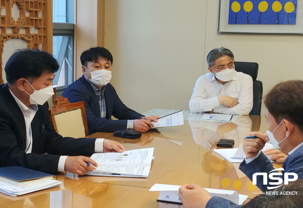 NSP통신-경상북도는 지난 18일 도청 행정부지사실에서 제102회 전국체육대회 및 제41회 전국장애인체육대회 성공개최를 위한 핵심현안(과학·산업분야) 업무회의를 열고 양대 체전 준비상황을 점검했다. (경상북도)