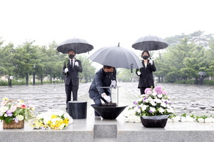 [NSP PHOTO]장현국 경기도의장, 故 노무현 전 대통령 묘역 참배