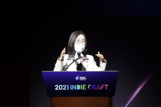 NSP통신-26일 판교제2테크노밸리 기업지원허브 첨단공연장에서 열린 2021 인디크래프트 온라인 가상 게임쇼 개막식에서 은수미 성남시장이 환영사를 하고 있다. (성남시)