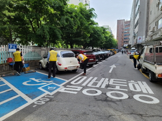 NSP통신-광명도시공사의 임직원 봉사 단체 나눔벗봉사단이 광명시 일대 플로킹 활동을 시행했다. (광명도시공사)