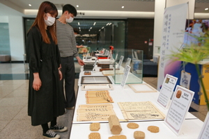 [NSP PHOTO]대구가톨릭대, 매체의 역사 전시전 개최...5천년 매체 한눈에